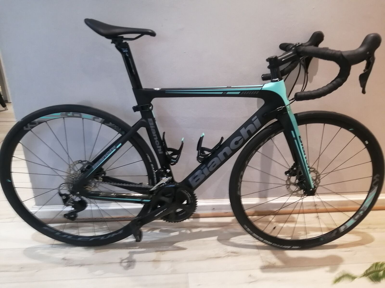 BIANCHI ARIA 105 | Road Bikes | Bike Hub