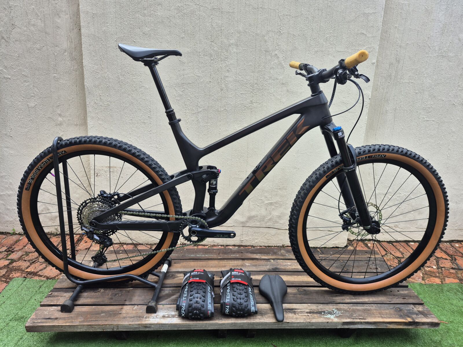 2024 Trek Top Fuel 9.7 | Dual Suspension Mountain Bikes | Bike Hub