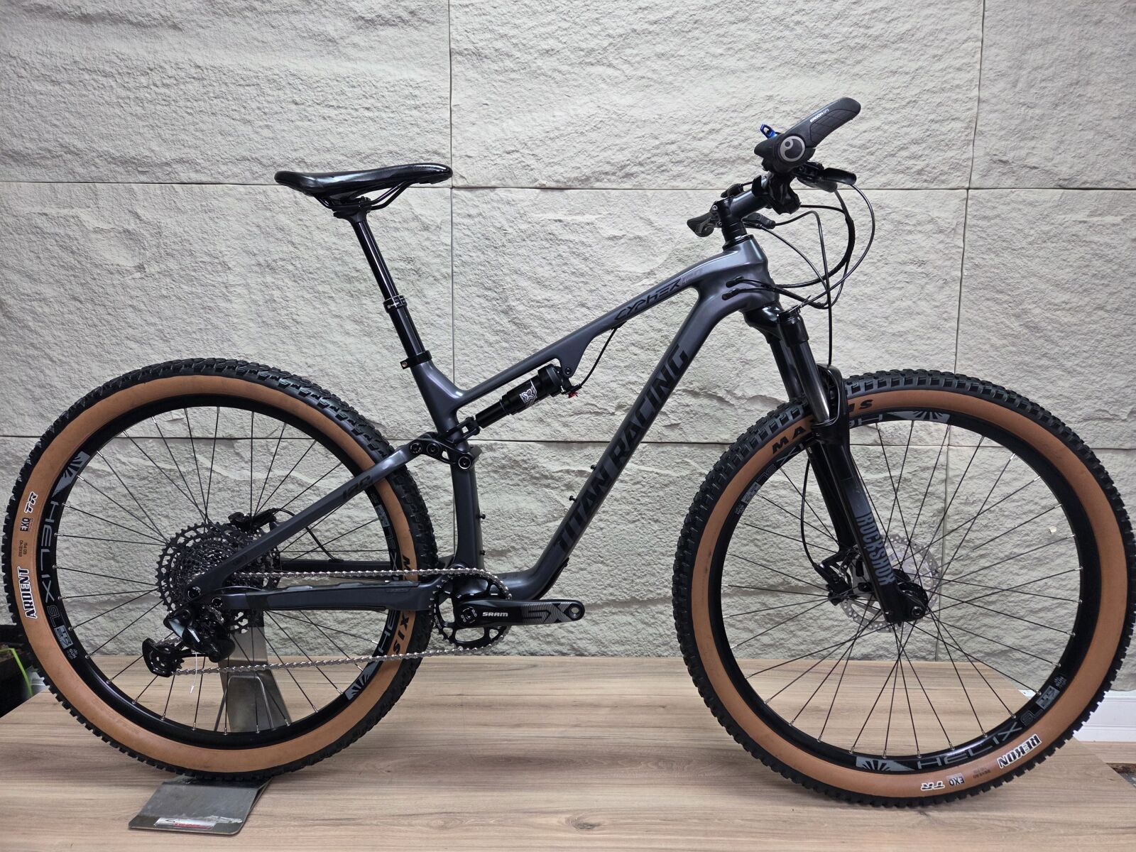 TITAN CYPHER 120 DASH (M) **Carbon-12SPD-Dropper** | Dual