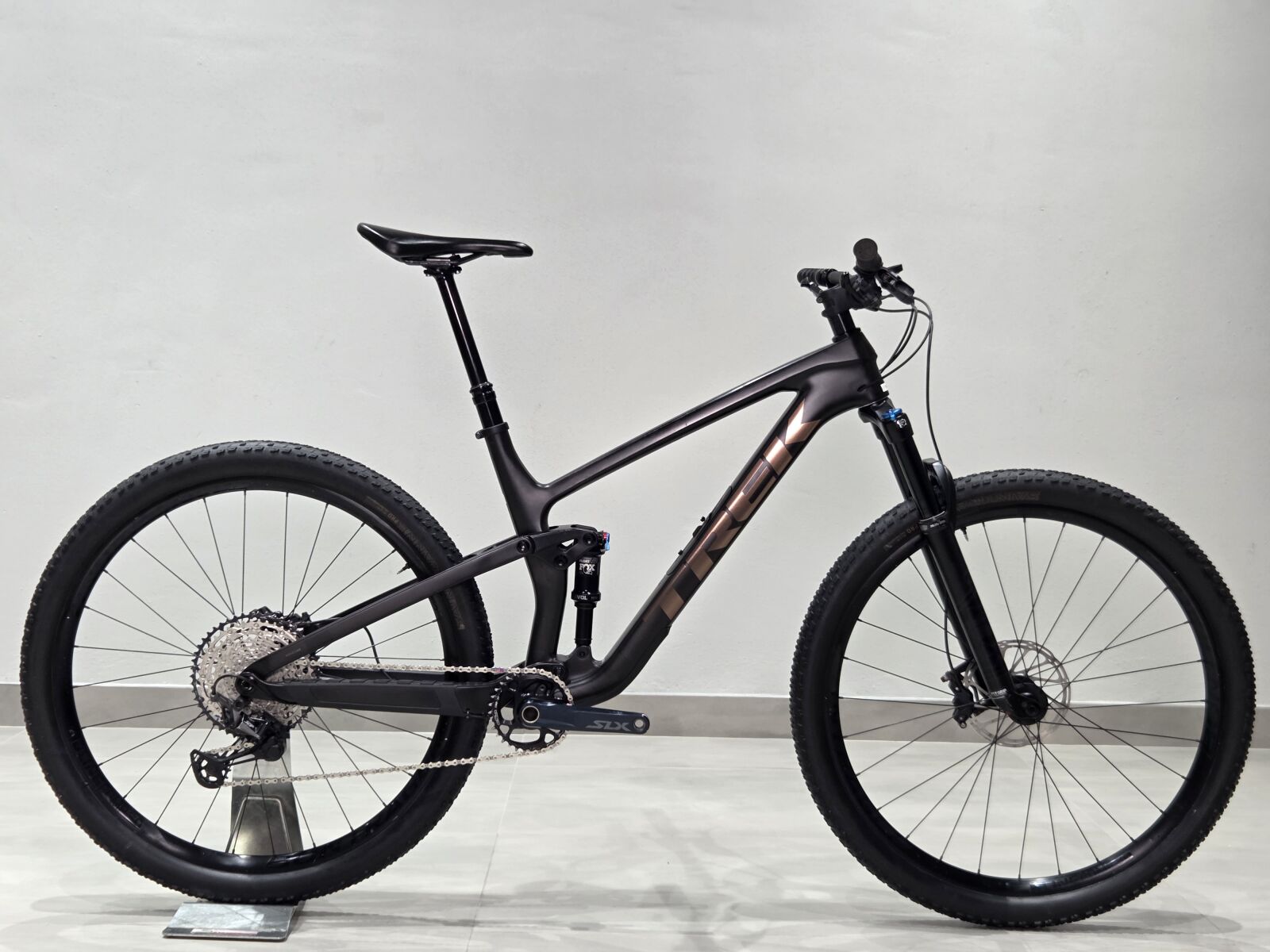 TREK TOP FUEL 9.7 (L) **Carbon-XT12SPD-FOX** | Dual Suspension