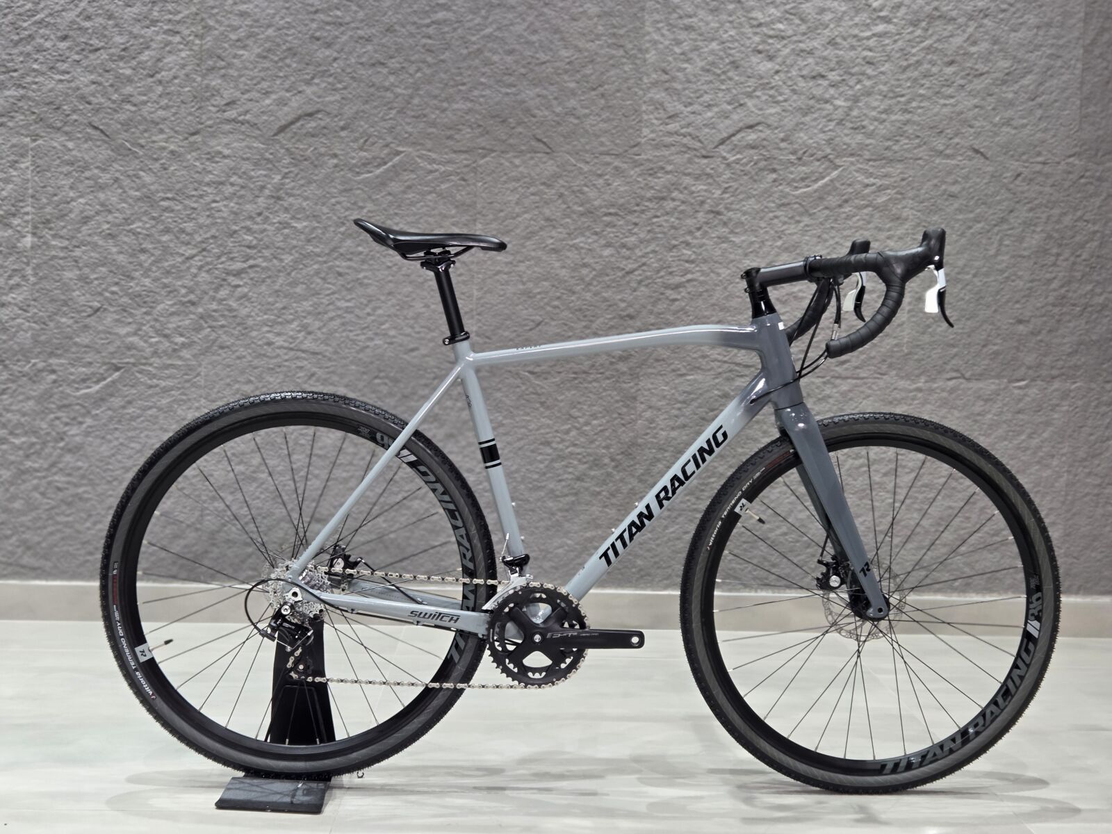 TITAN SWITCH EXPERT (56cm) **11SPD-DISC** | Gravel Bikes | Bike Hub