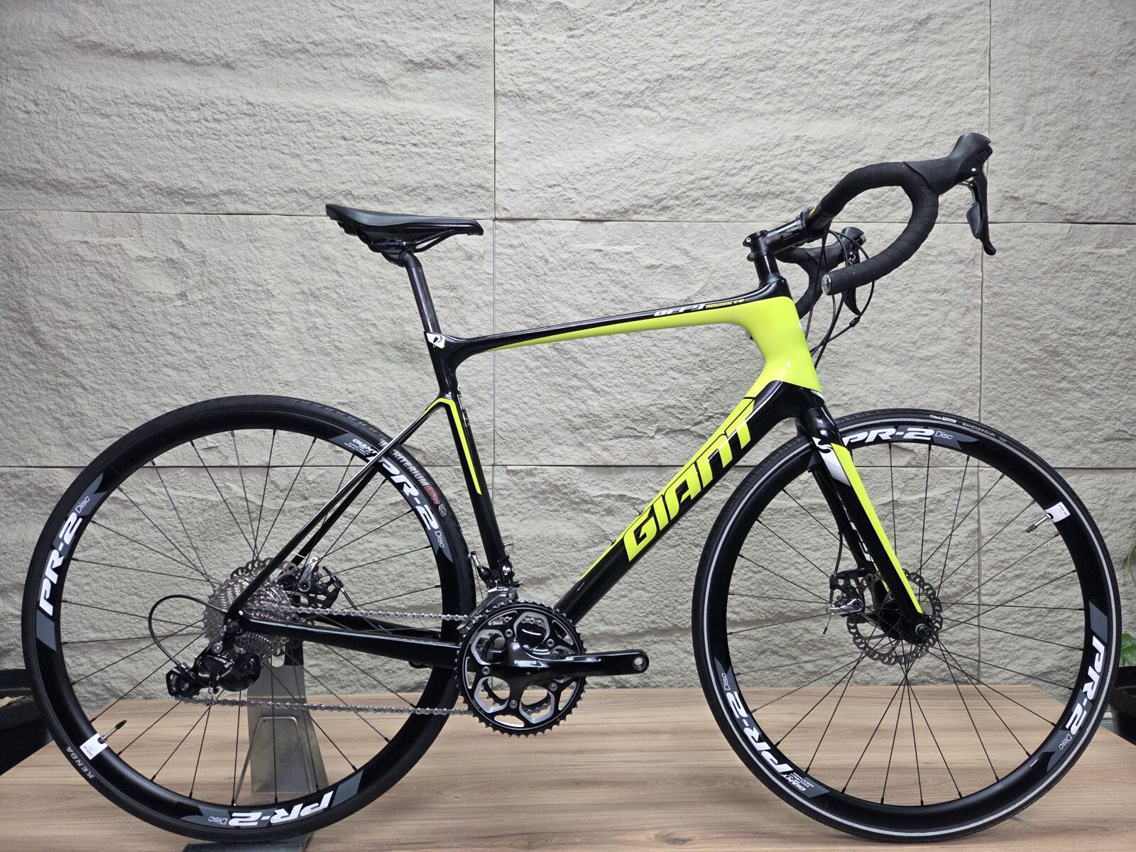 GIANT DEFY ADVANCED 2 (56cm) **Carbon-11SPD-Disc** | Road Bikes