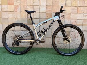 Trek Supercaliber 9.8 Silver Medium | Dual Suspension Mountain