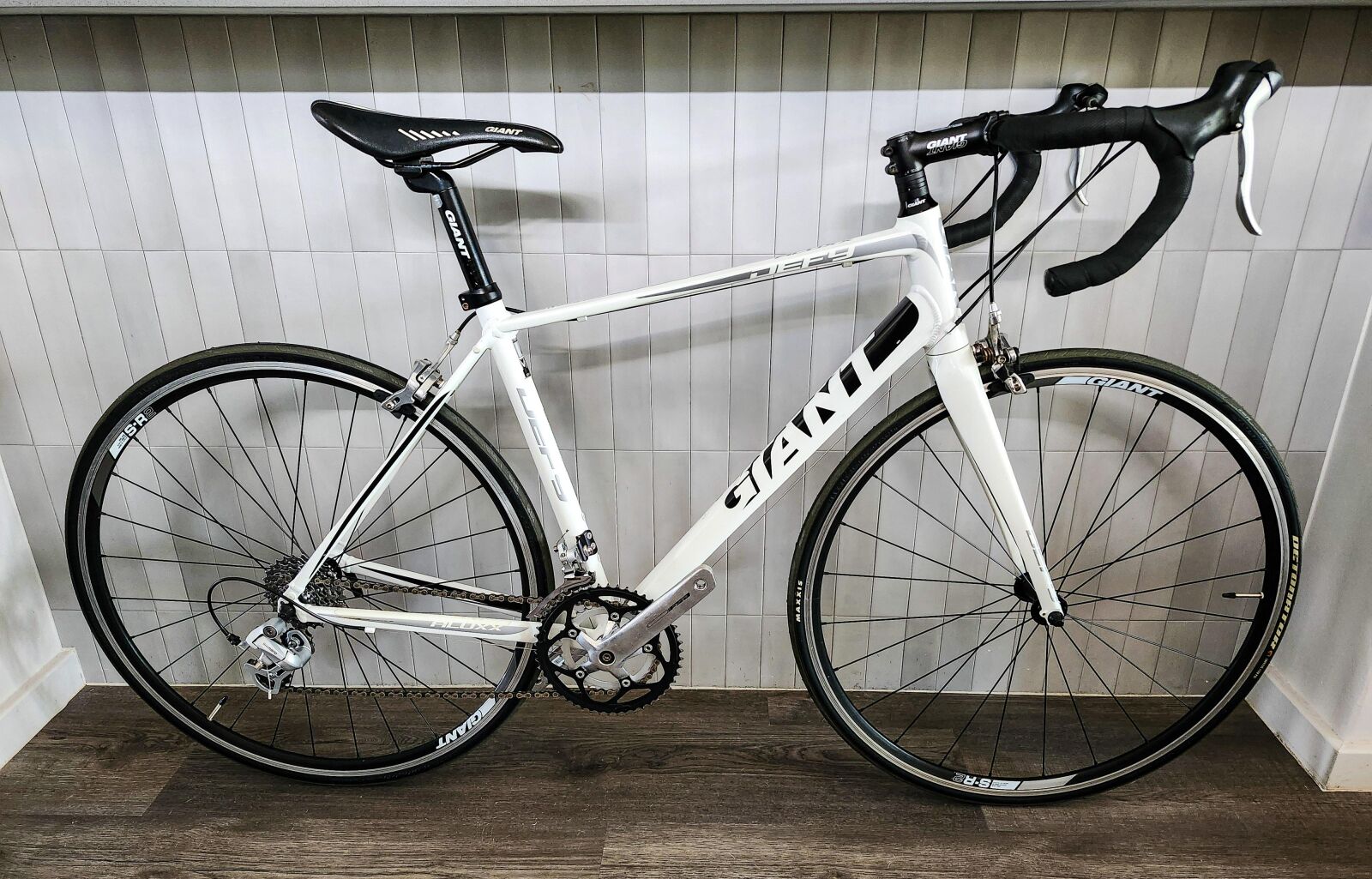 Giant Defy 4 Compact | Road Bikes | Bike Hub