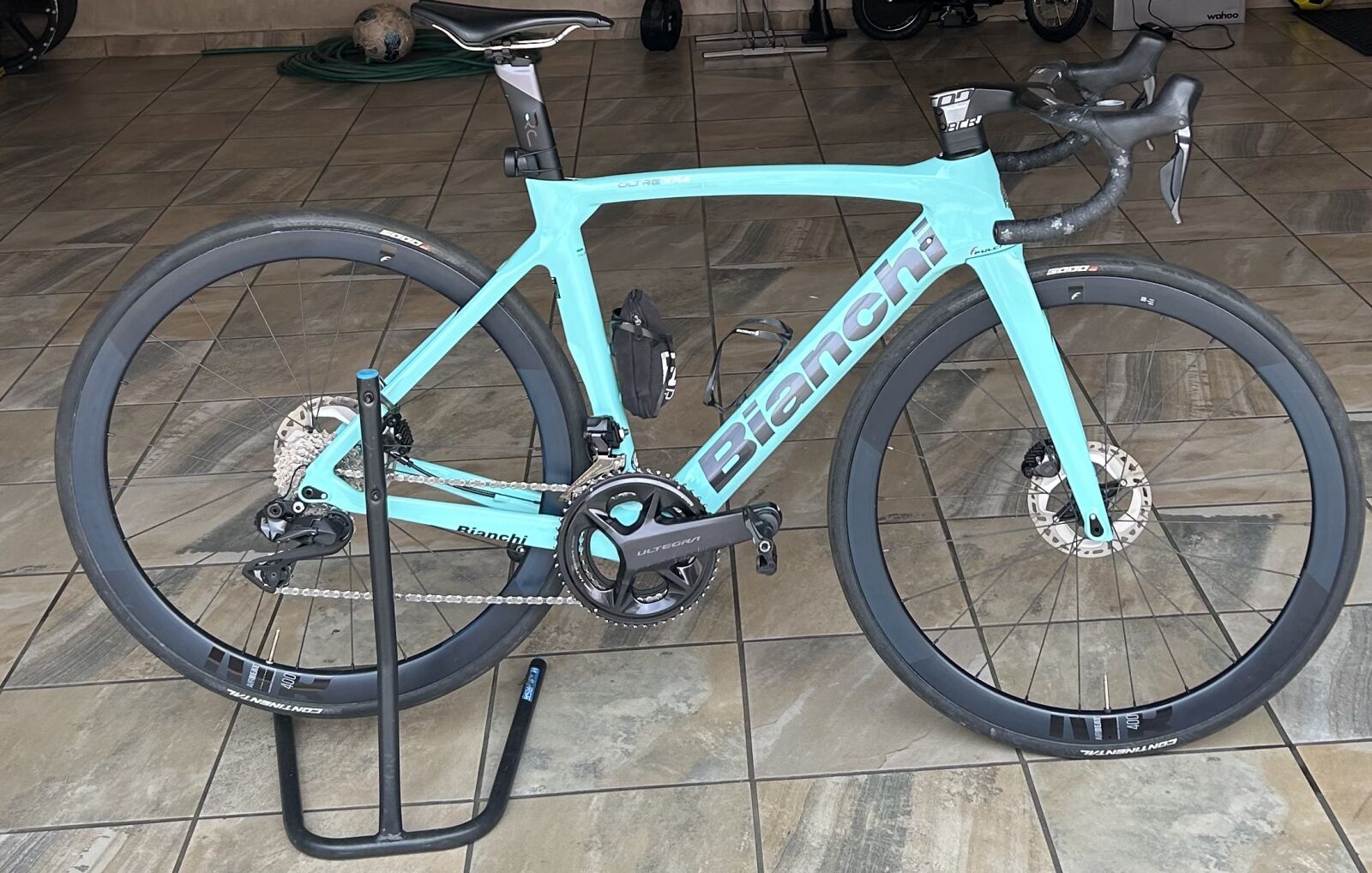 Bianchi oltre 4 2023 | Road Bikes | Bike Hub