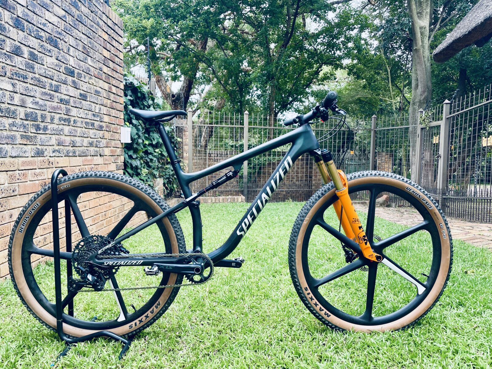Specialized Epic 8 | Dual Suspension Mountain Bikes | Bike Hub