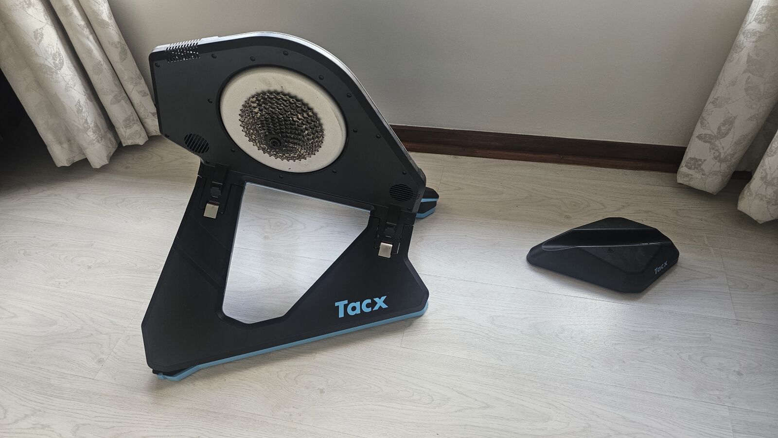 TacX Neo 2t with TacX motion plates | Indoor Trainers