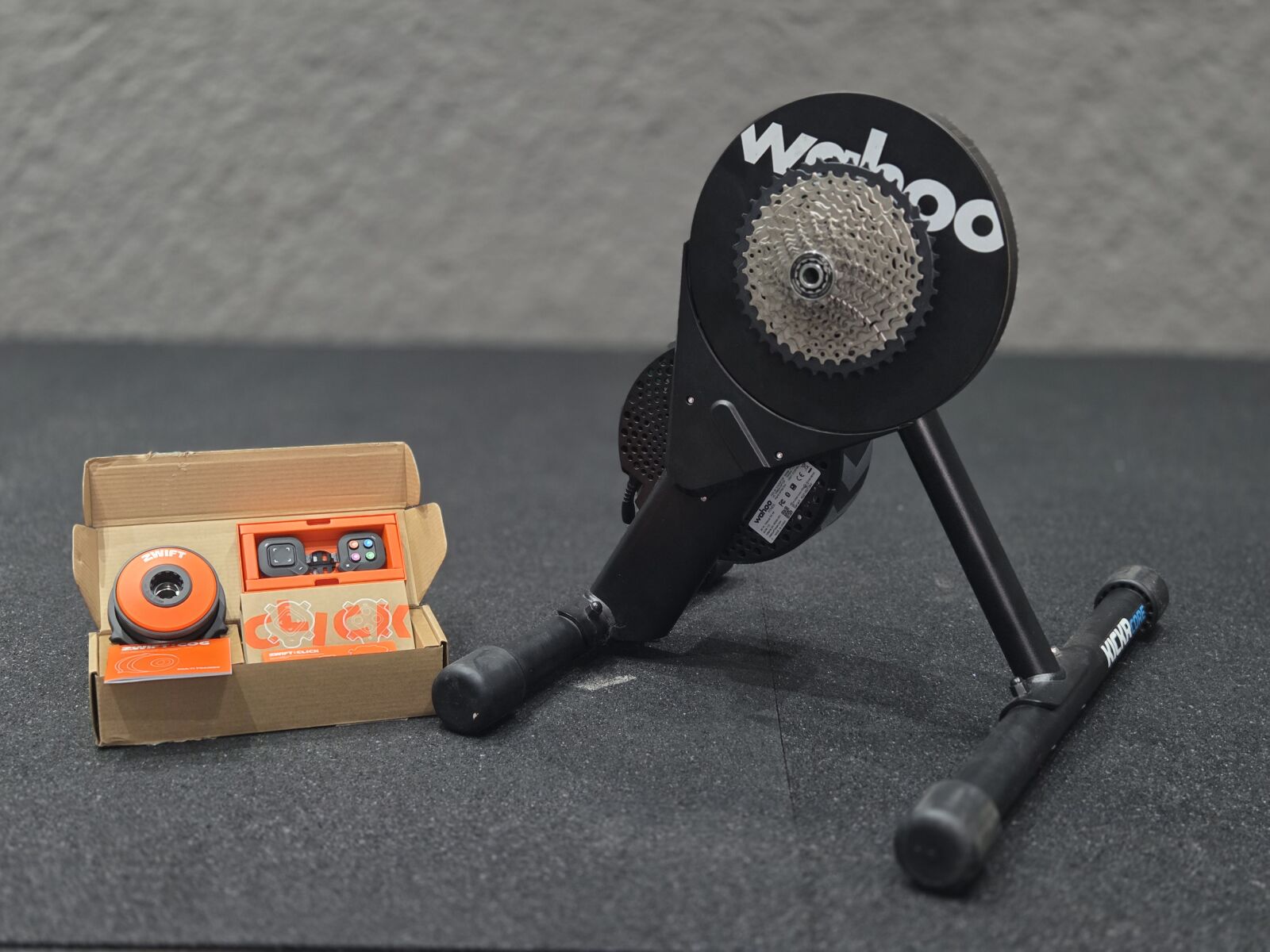 Wahoo Kickr Core + Zwift Cog & Click | Indoor Trainers