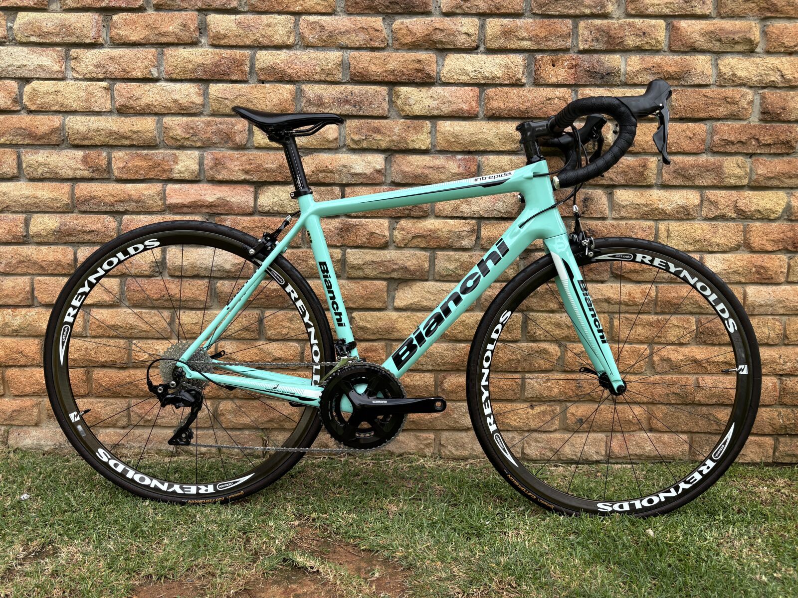 Bianchi Intrepida Carbon Road Bike | Carbon Wheels | Road Bikes