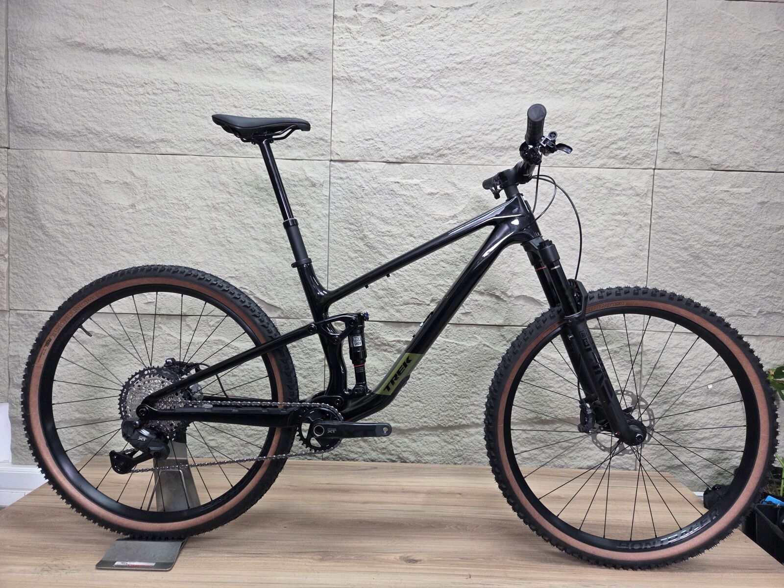 TREK TOP FUEL 9.8 (L) **2026-Carbon-XT-Di2** | Dual Suspension