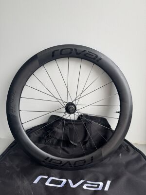 Roue Arrière Campagnolo Ghibli – Carbone Tubulaire – Roue Pleine Piste – Noir 700