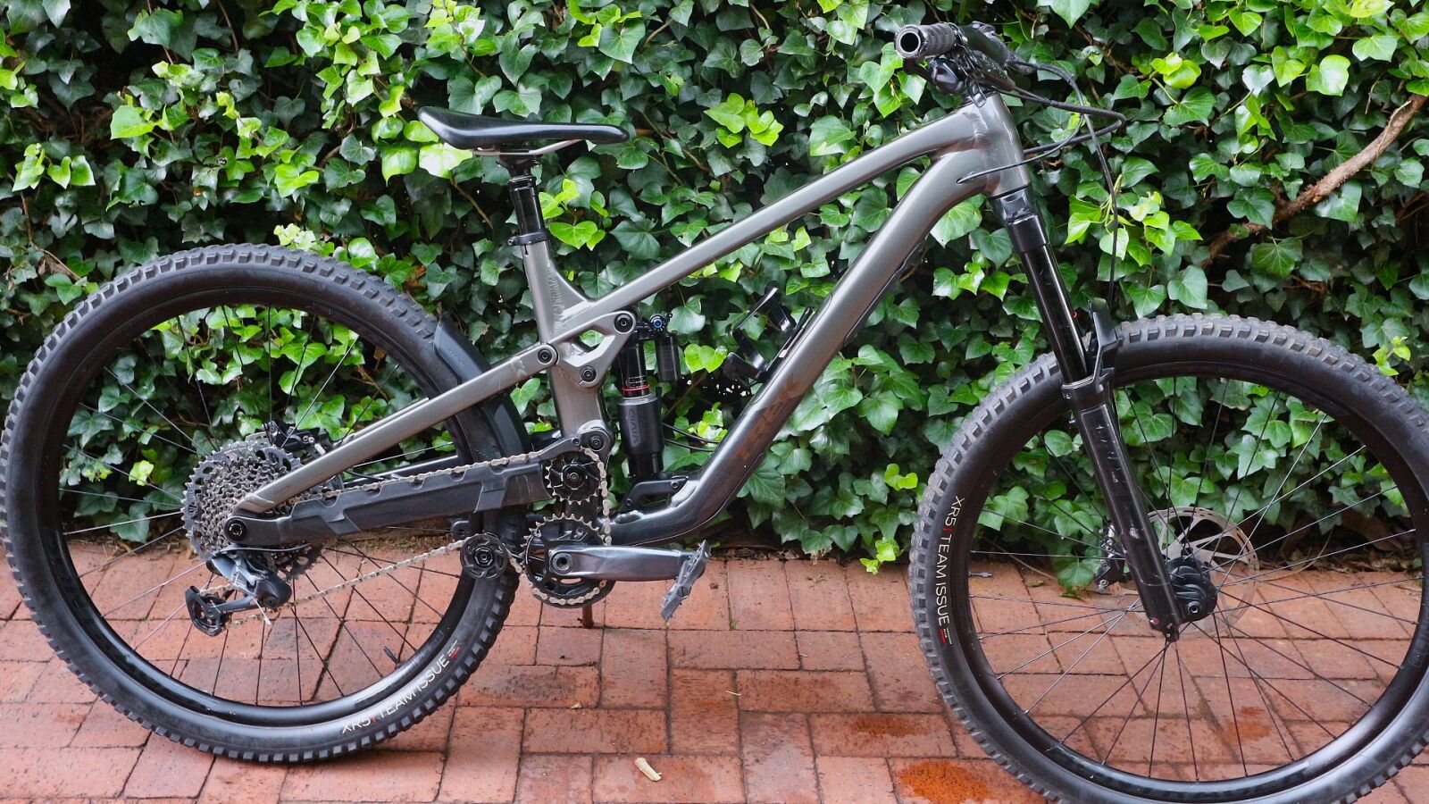 Trek Slash 8 Gen 6 2025 | Dual Suspension Mountain Bikes | Bike Hub