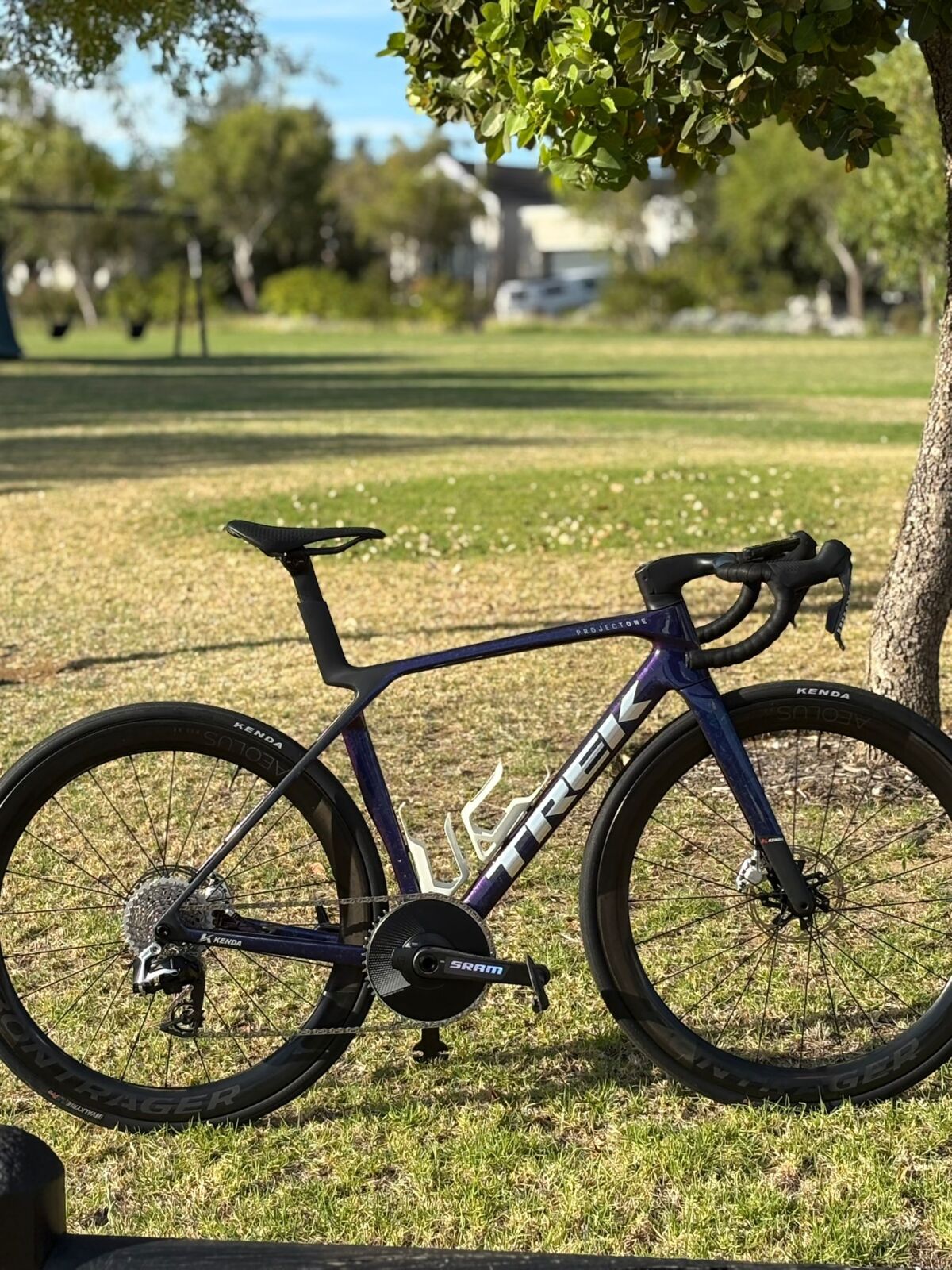Madone SLR 9 AXS Gen 8-Size Medium | Road Bikes | Bike Hub