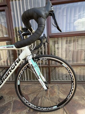 Bianchi Via Nirone 7 | Road Bikes | Bike Hub