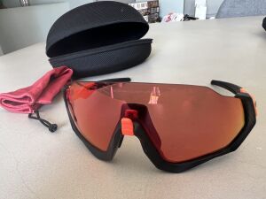 Brand New Oakley Split Jacket (Never Worn) | Eyewear | Bike Hub