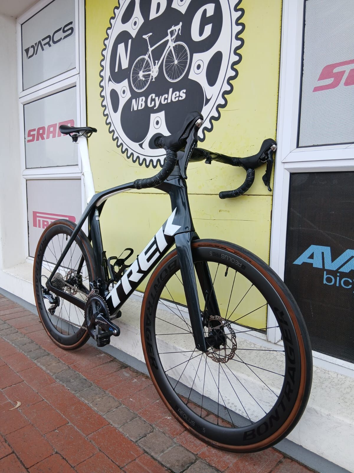 2XL Madone SLR , Aero, Isospeed, Powermeters, TLR | Road Bikes | Bike Hub