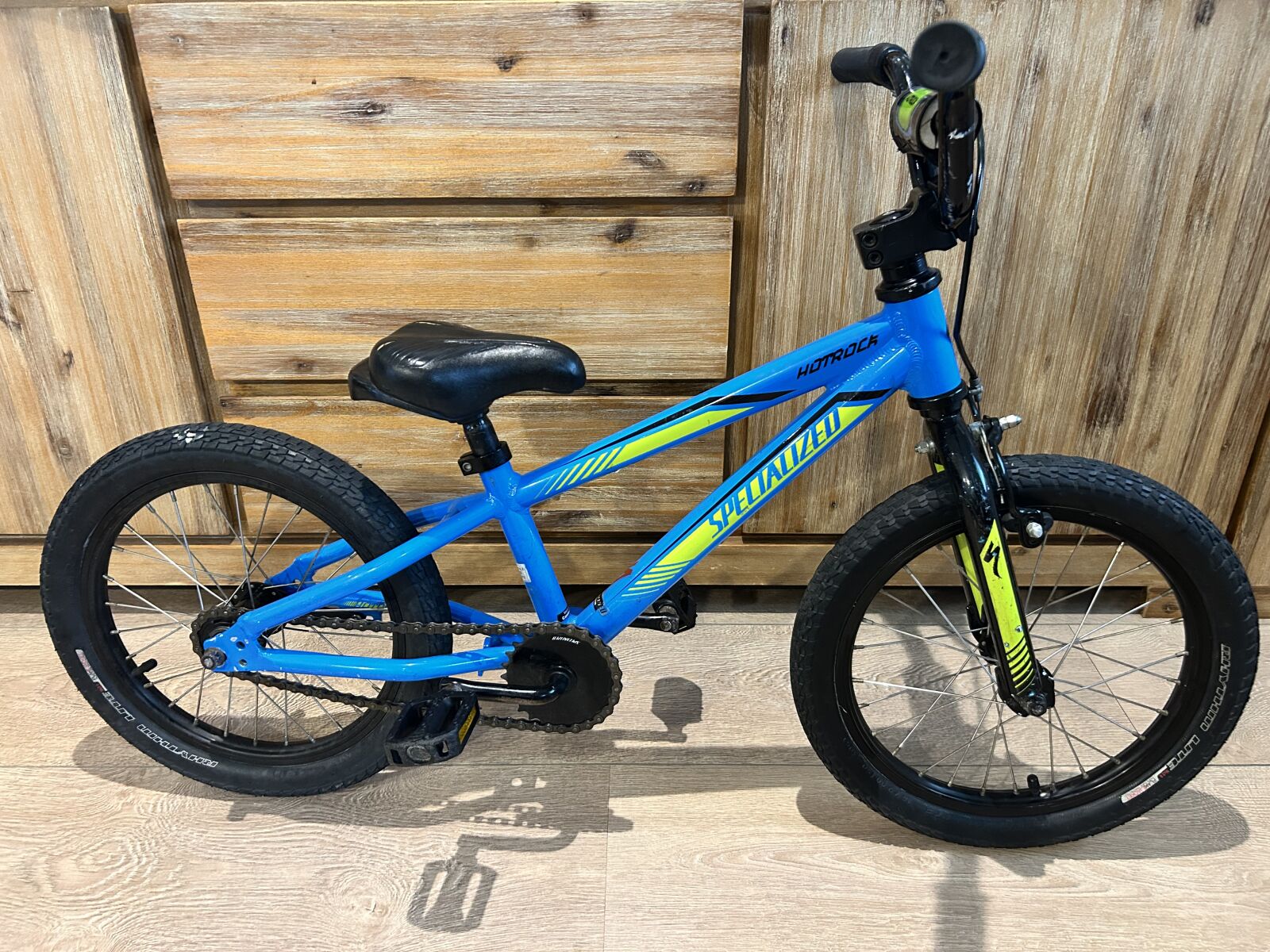 Specialized Hotrock 16 | Kids Bikes | Bike Hub