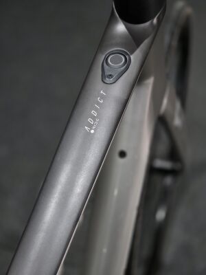 Scott Addict e-ride 20 (58cm) *999KMS-250WH-11SPD* | Road E-Bikes