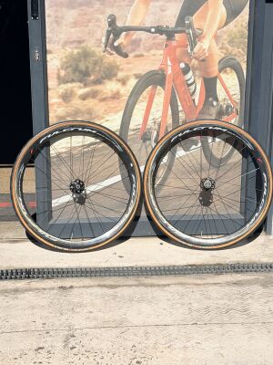 PRO Textreme Carbon Tubular Disc Wheel | Road Bike Wheels | Bike Hub