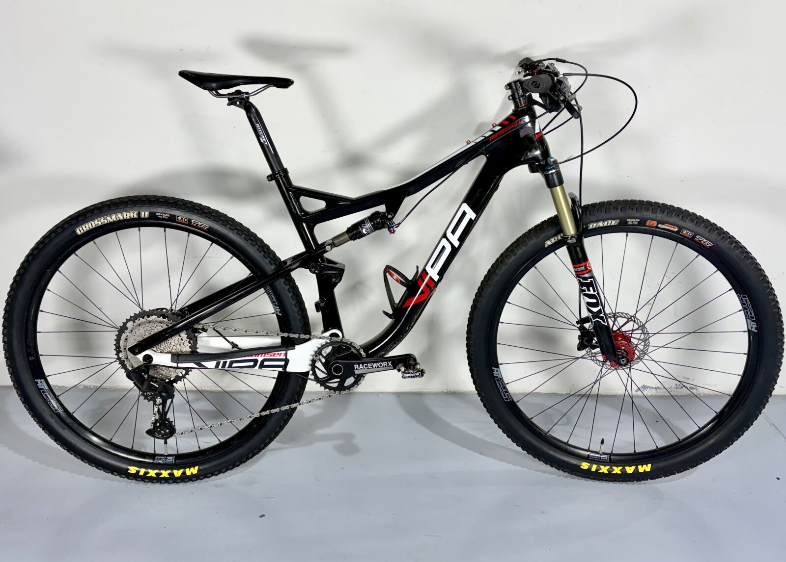 CARBON MOMSEN VIPA, HOPE, XT, FOX | Dual Suspension Mountain Bikes