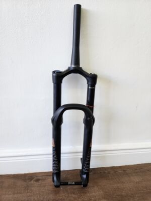 Rock Shox Domain | Mountain Bike Forks | Bike Hub