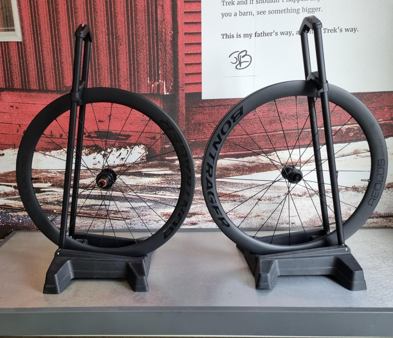 Trek Aeolus Elite 50 BONTRAGER AEOLUS ELITE 50 TLR DISC ROAD WHEEL 