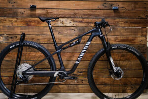 LUX WORLD CUP CF YOUNG HERO - XS - Race Black | Dual Suspension