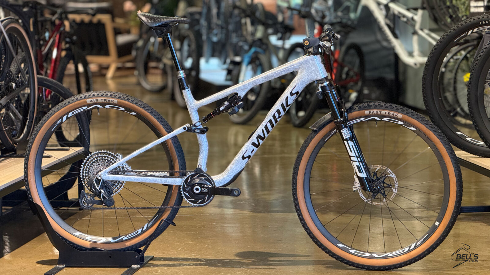 SKY-HI　八面六臂 ・THE DEBUT・BOSSDOM S-Works Epic 8 Build Flight Attendant Large | Dual Suspension