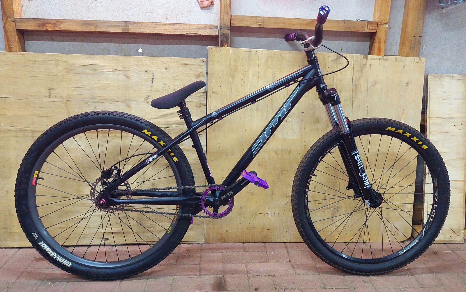 DMR Sidekick 2 Dirt Jumper | Dirt Jump Bikes | Bike Hub