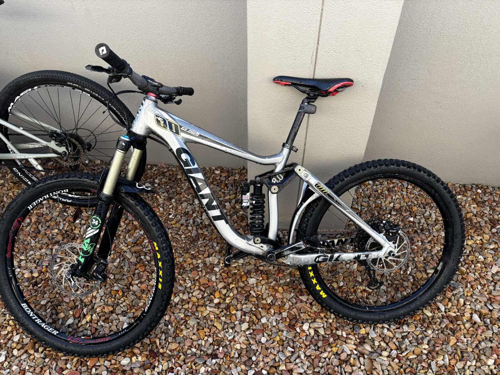 Giant Glory 8.0 Maestro | Downhill Bikes | Bike Hub Giant Glory 8.0 Maestro | Downhill Bikes | Bike Hub