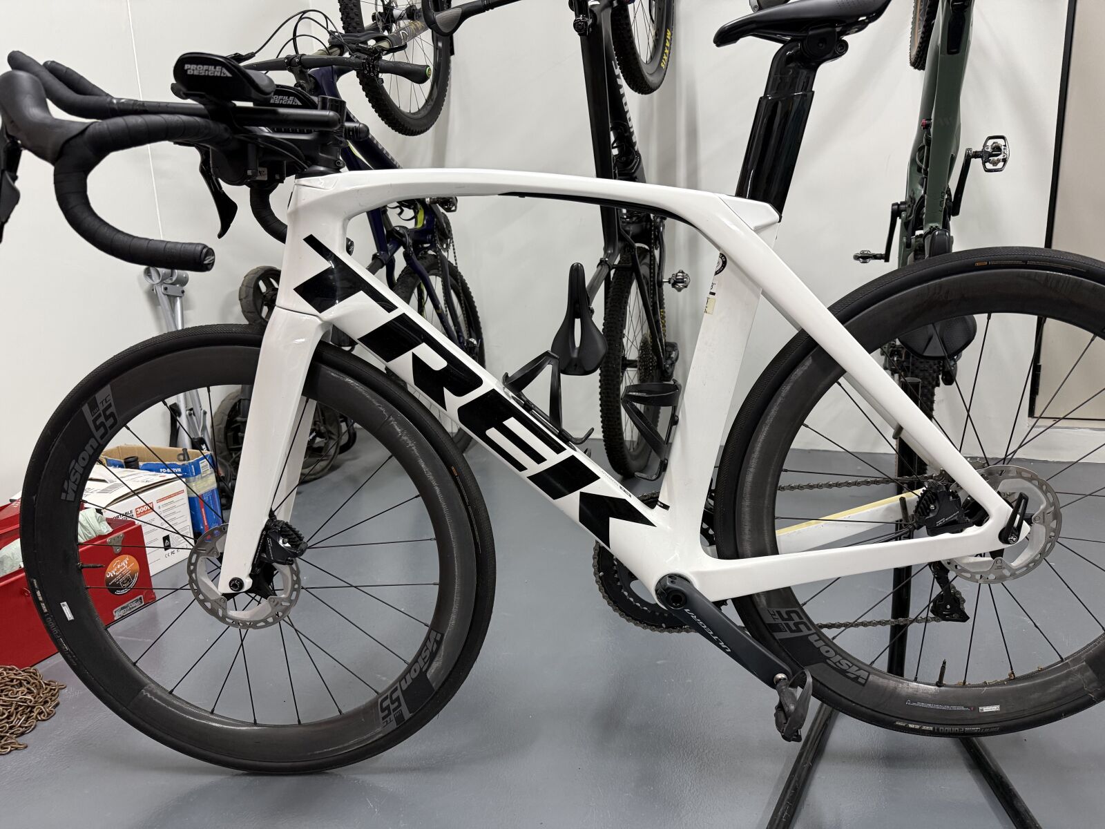Trek Madone SL6 2022 | Road Bikes | Bike Hub