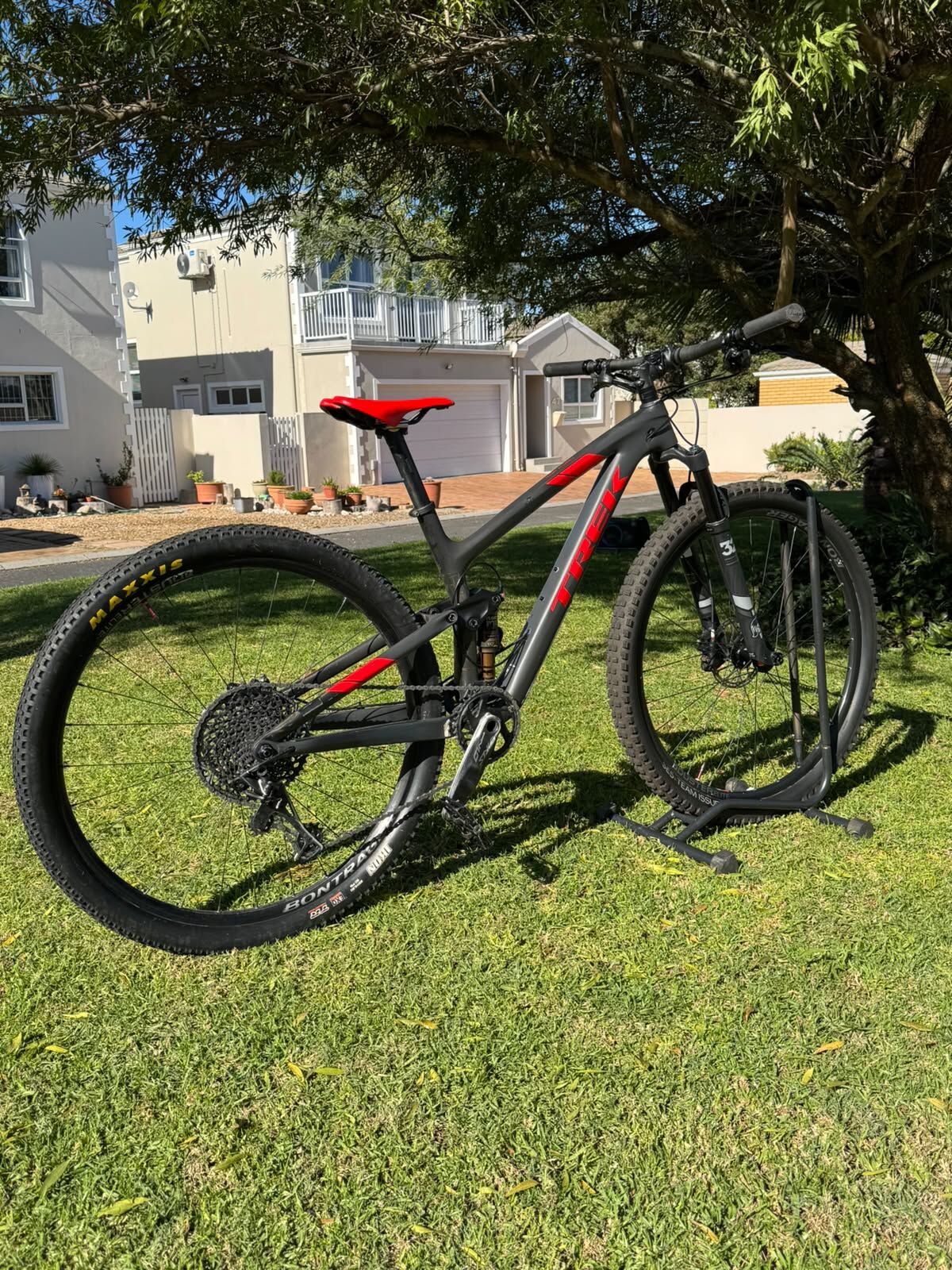 2019 Trek Top Fuel 9.8 | Dual Suspension Mountain Bikes | Bike Hub