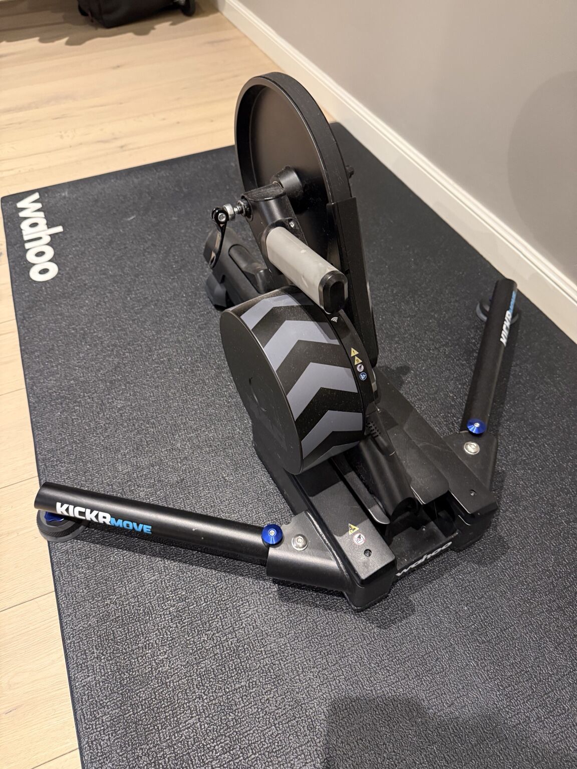 Wahoo KICKR MOVE + Wahoo Mat | Excellent Condition | Indoor
