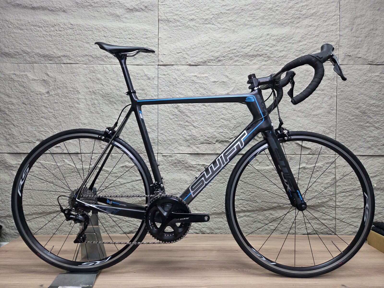 SWIFT ULTRAVOX (XL) **Carbon-11SPD** | Road Bikes | Bike Hub