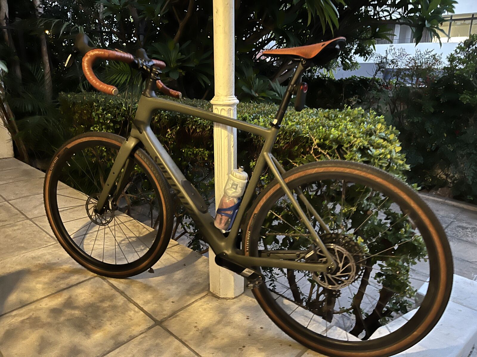 SPECIALIZED DIVERGE COMP CARBON OAKGRN/SMK 61 | Gravel Bikes