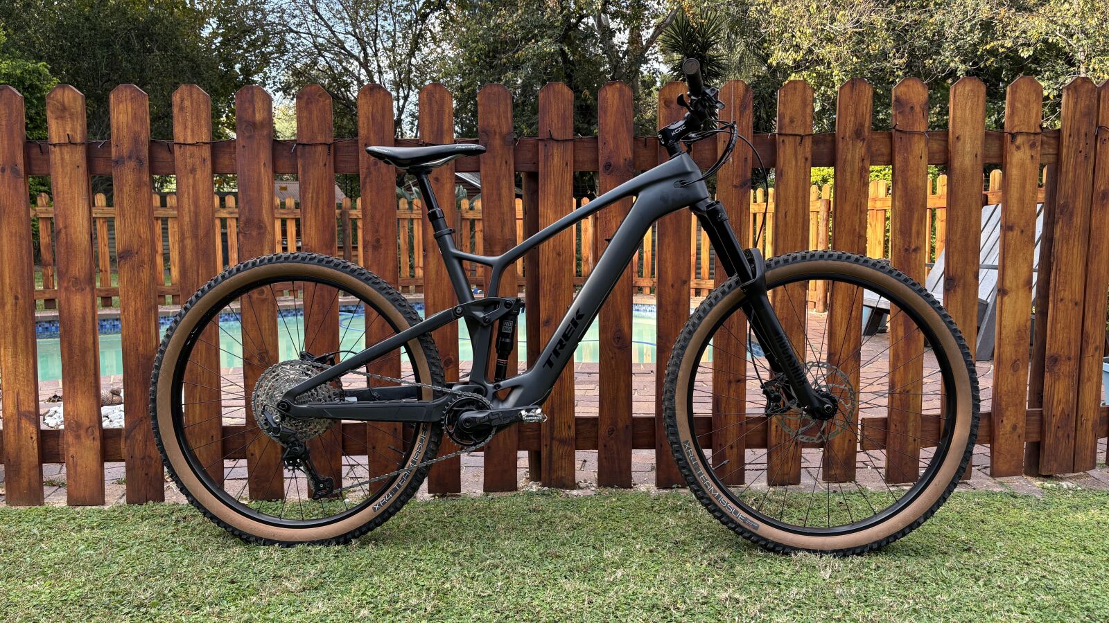 Trek Fuel Ex-e 9.5 | Dual Suspension Mountain E-Bikes | Bike Hub