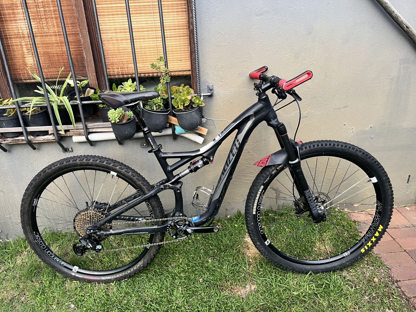 Specialized Stumpjumper | Dual Suspension Mountain Bikes | Bike Hub