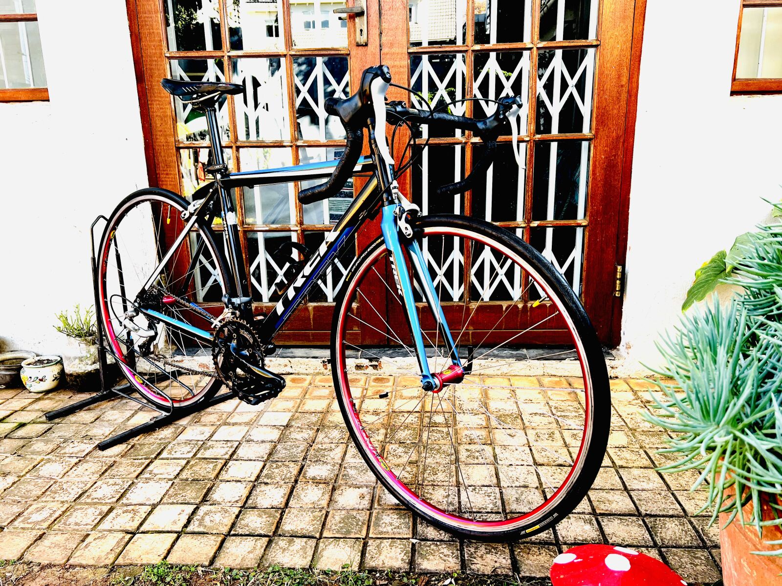 Trek One Series 1.1 (52cm ) | Road Bikes | Bike Hub Trek One Series 1.1 (52cm ) | Road Bikes | Bike Hub