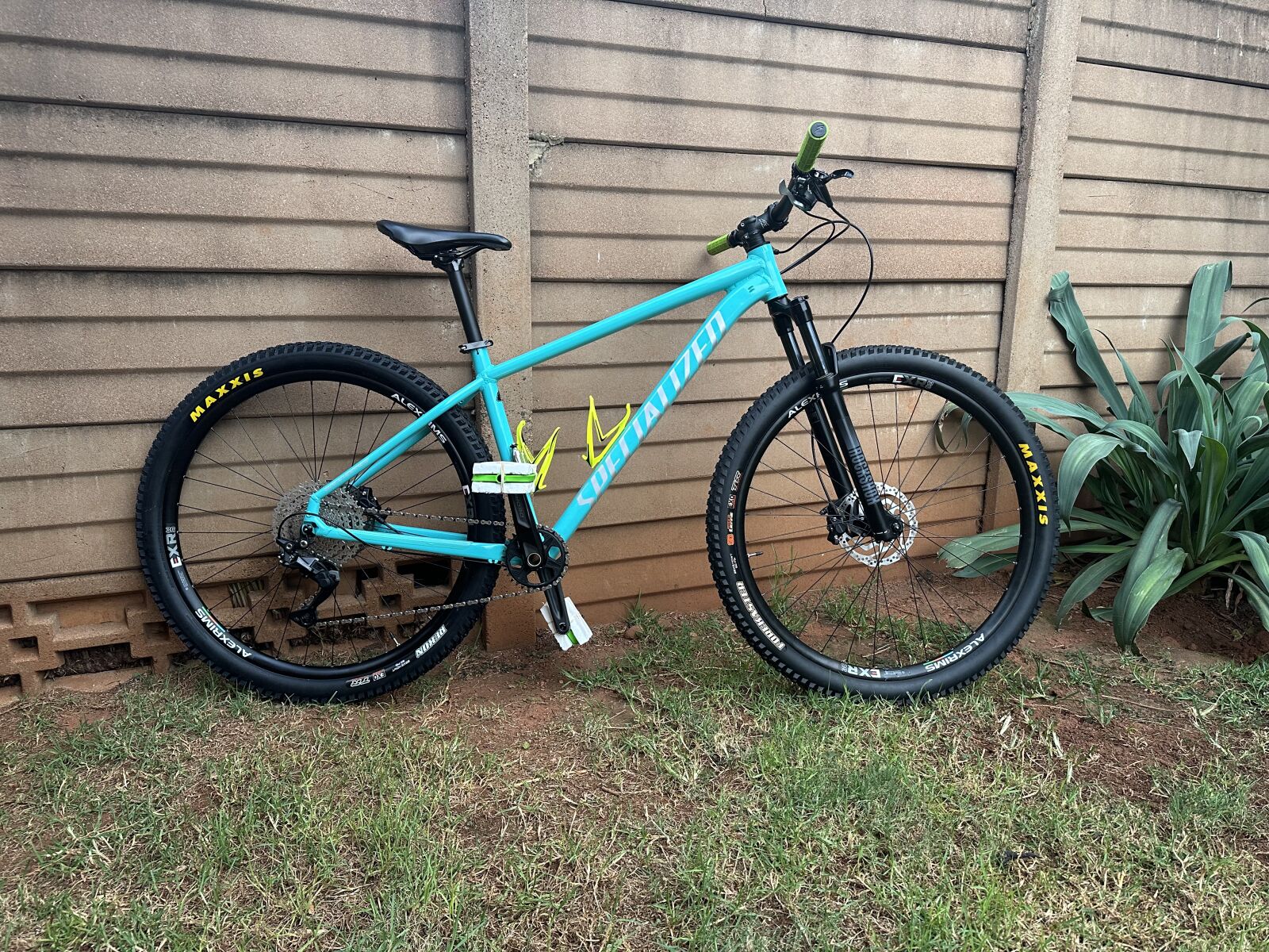 Specialized Rockhopper | Hardtail Mountain Bikes | Bike Hub