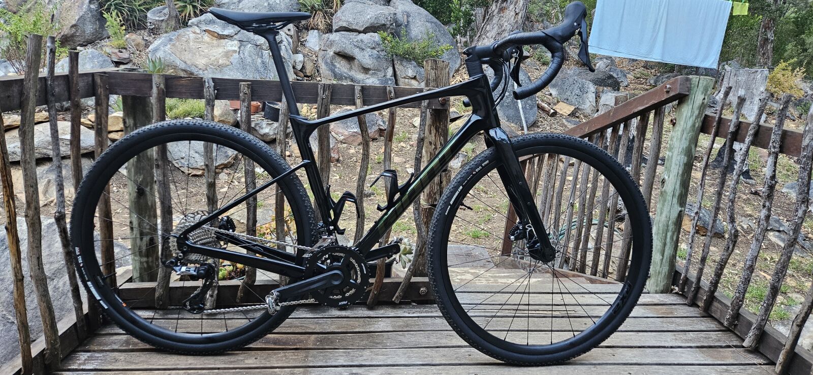 Giant Revolt Advanced 2 (Carbon) | Gravel Bikes | Bike Hub