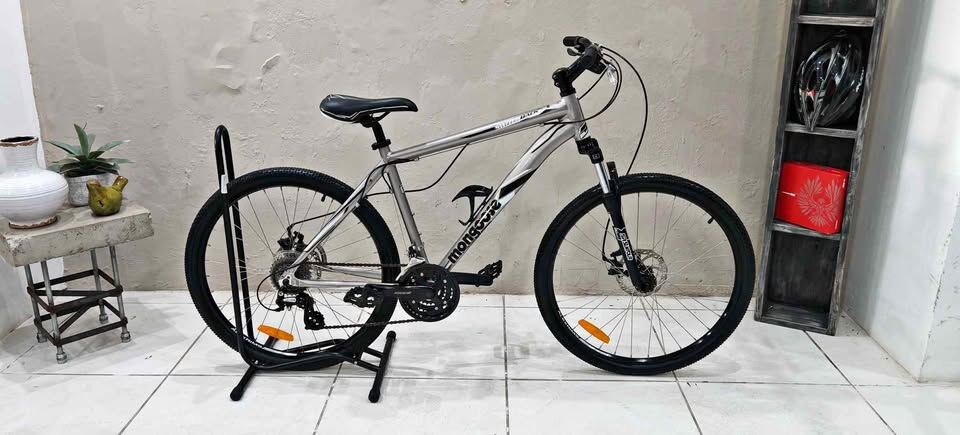 Mongoose Switchback Expert MTB M | Hardtail Mountain Bikes | Bike Hub