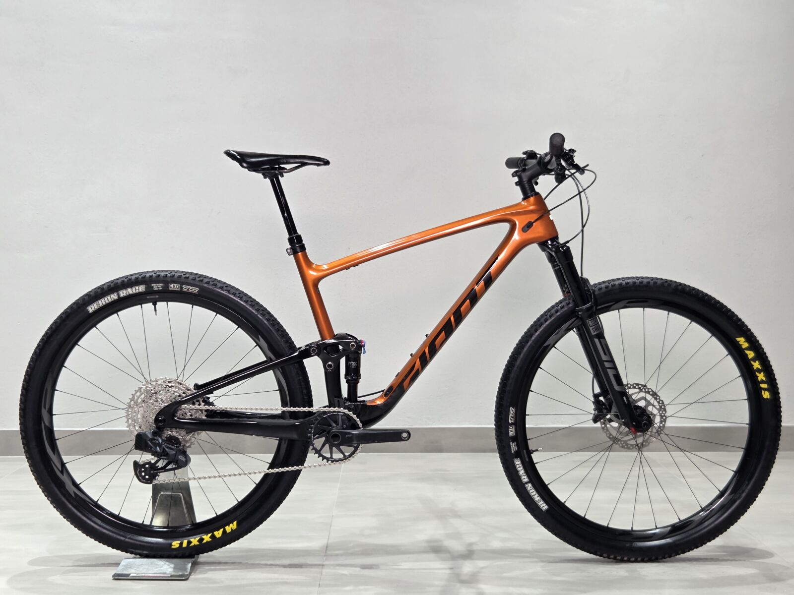 GIANT ANTHEM ADV PRO3 (XL) **2023-Carbon-SiD-AXS** | Dual