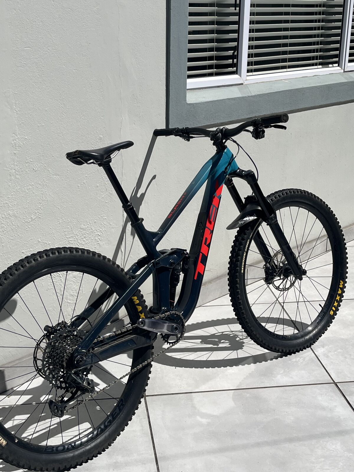 Trek Slash 8 (PRICE DROP) | Dual Suspension Mountain Bikes | Bike Hub