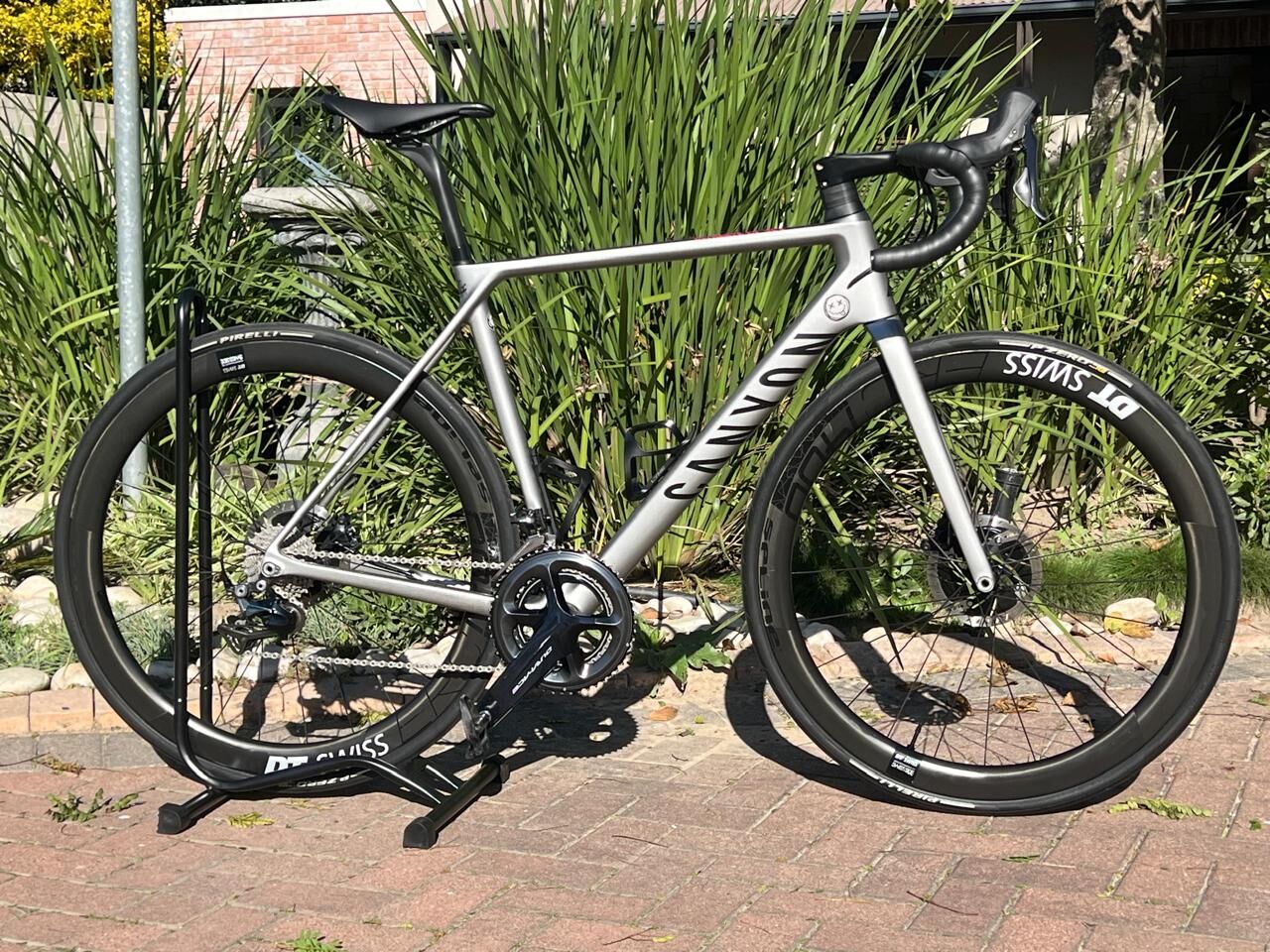 Canyon Ultimate CF SLX | Road Bikes | Bike Hub
