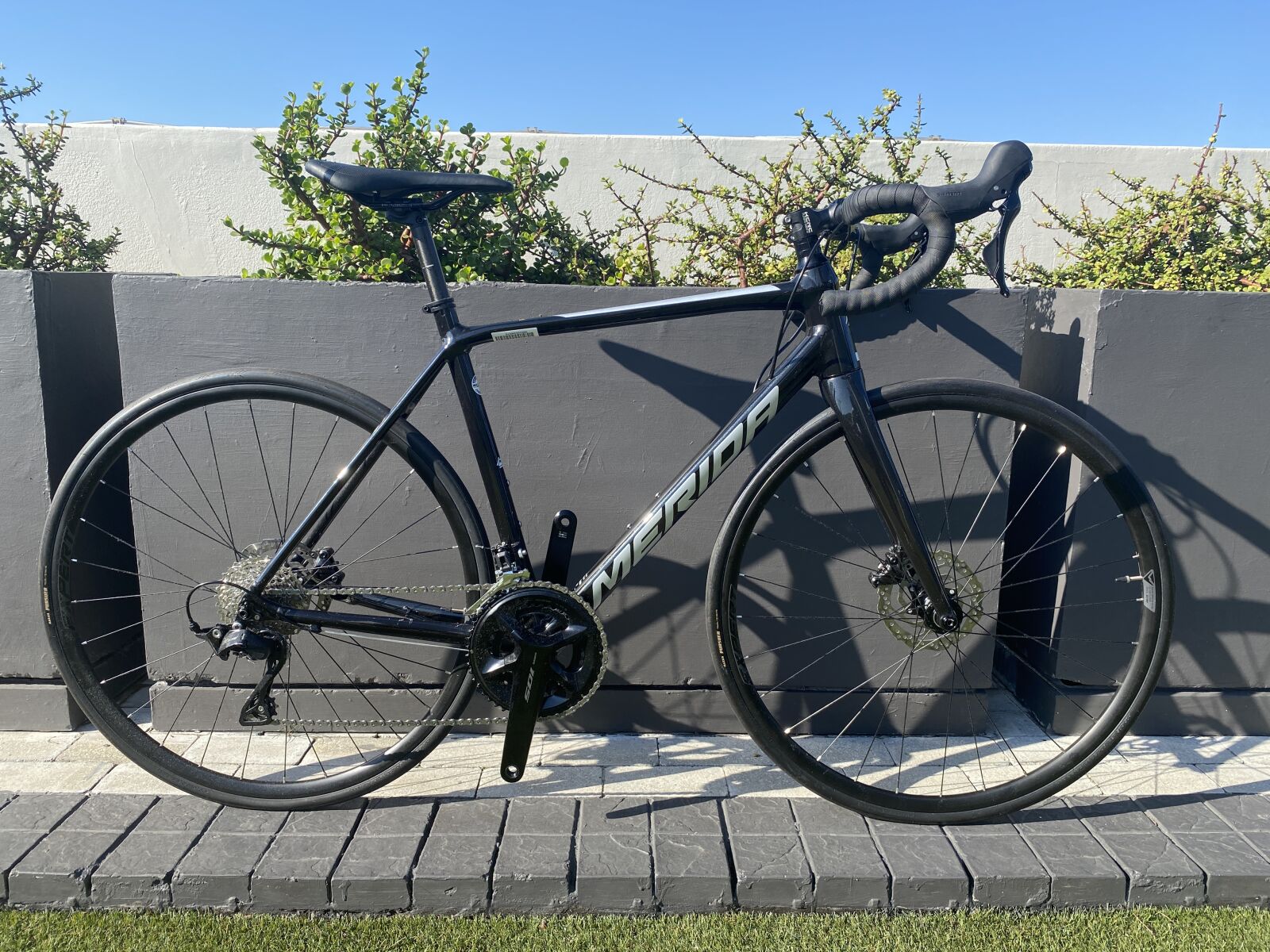 MERIDA　SCULTURA　400　105(R7100) 2024 Merida Scultura 400/12-Speed Hydraulic Disc | Road Bikes