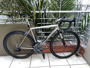 Lynskey Titanium R340 Chris king hubs & ENVE Fork | Road Bikes
