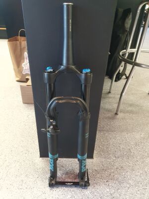 Fox 32 Performance StepCast (Remote Lockout) | Mountain Bike Forks