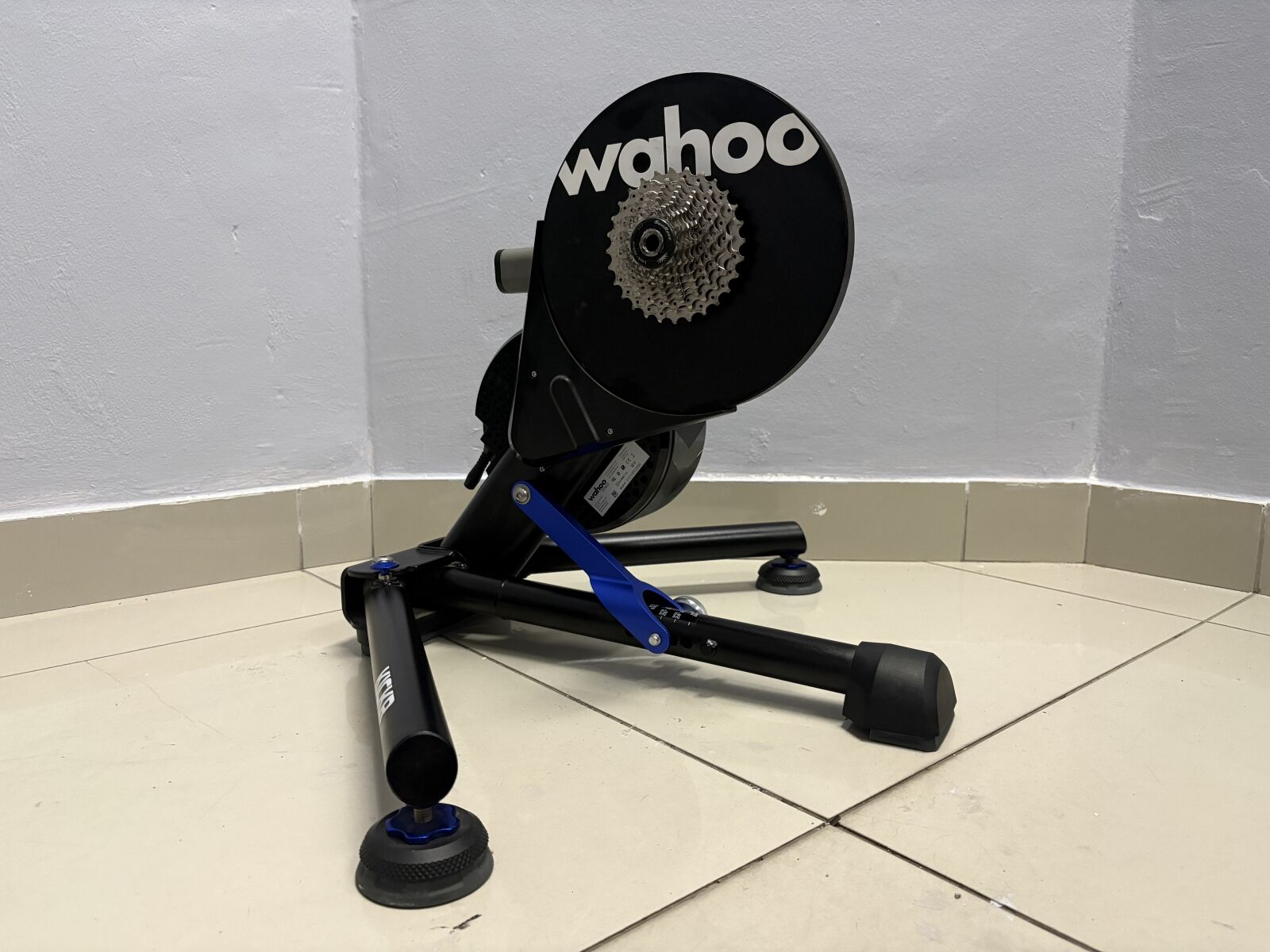 Whaoo Kicker V5 Smart Trainer in box | Indoor Trainers Whaoo Kicker V5 Smart Trainer in box | Indoor Trainers