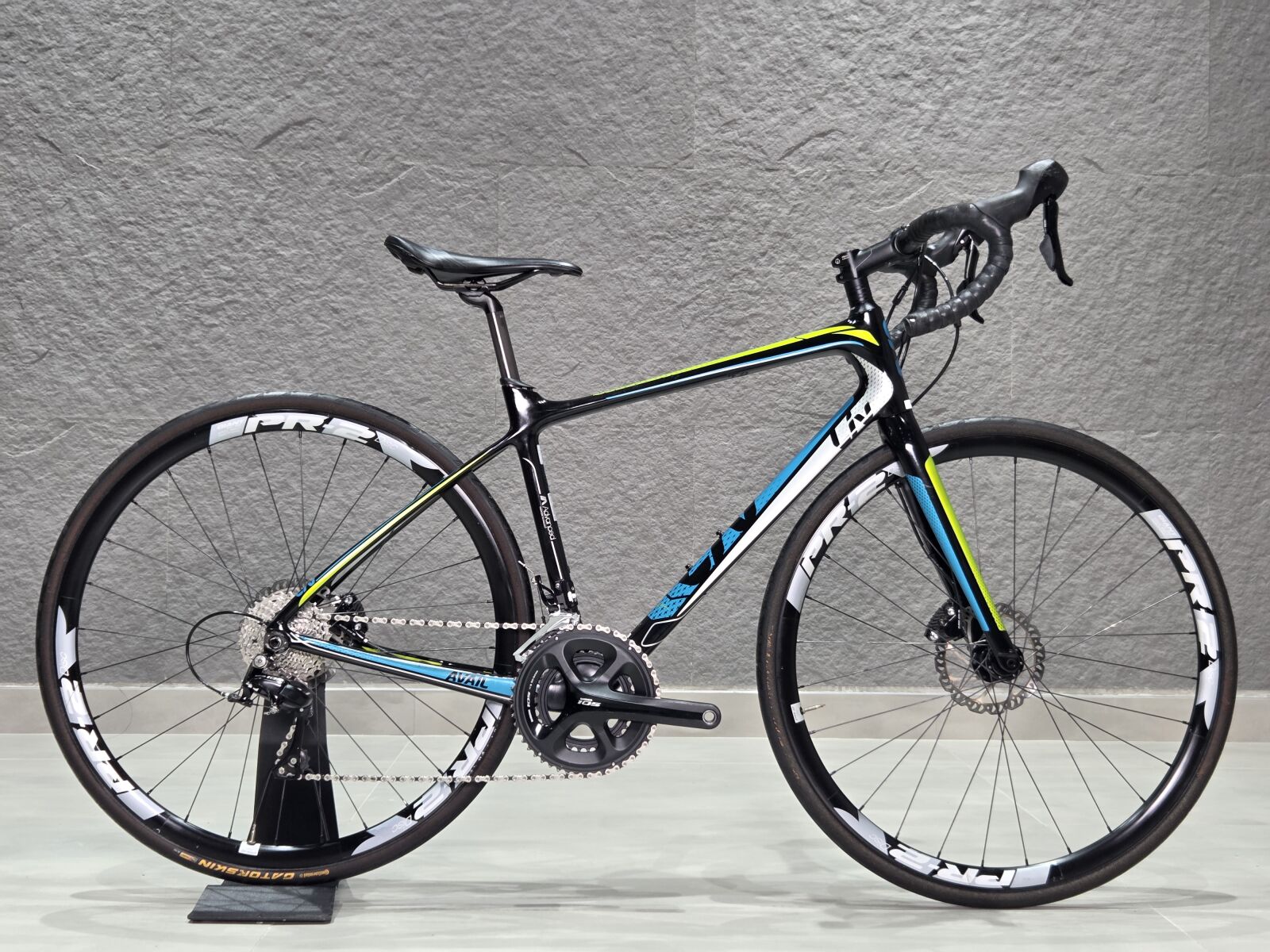 Giant Liv Avail (S) **Carbon-11SPD-Disc** | Road Bikes | Bike Hub