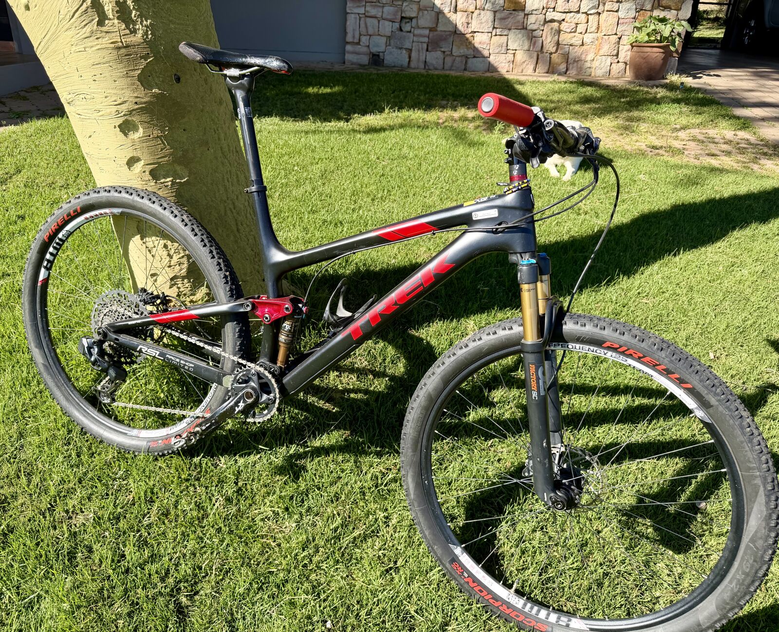 Trek Top Fuel - Black / Red | Dual Suspension Mountain Bikes